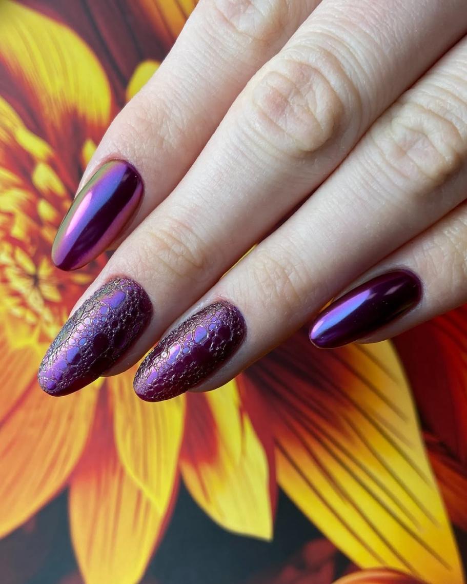 Fotografia stylizacji żelowej w kołysce bezcieniowej z tłem w słoneczniki