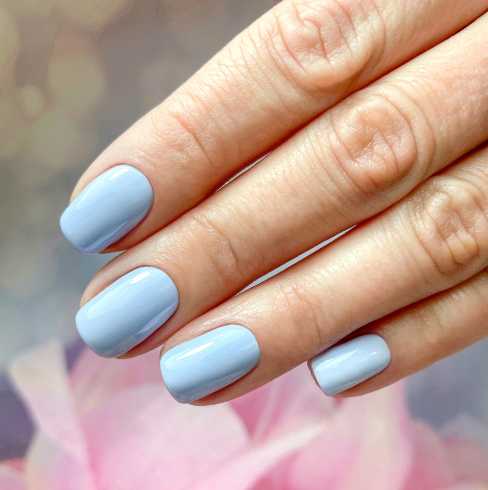 Stylizacja paznokci z użyciem lakieru hybrydowego