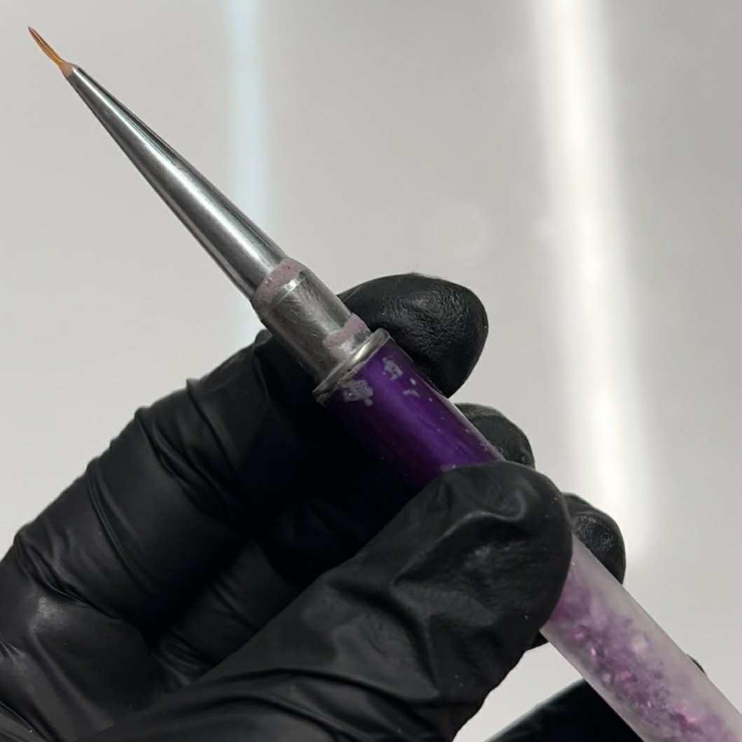 Ubrudzony pędzel do detali